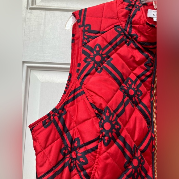Crown & Ivy Quilted Vest - Picture 5 of 10